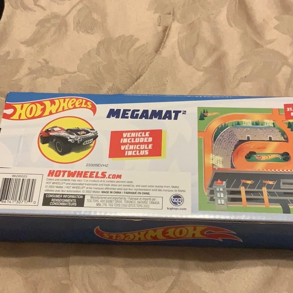 new unopened hot wheels megamat with vehicle included - Picture 2 of 8